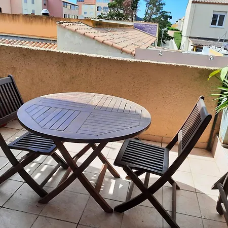 Appartement Au Cap D Agde En Bord De Mer *